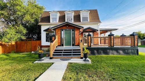 1507 2 Avenue Nw, Drumheller, AB - Outdoor With Deck Patio Veranda