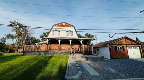 1507 2 Avenue Nw, Drumheller, AB - Outdoor With Deck Patio Veranda