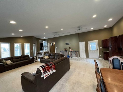 3930 Harmony Place, Taber, AB - Indoor Photo Showing Other Room