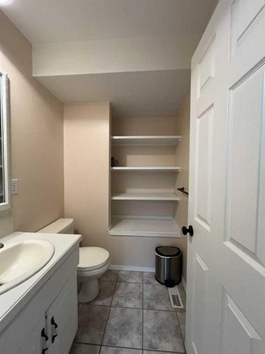 3930 Harmony Place, Taber, AB - Indoor Photo Showing Bathroom