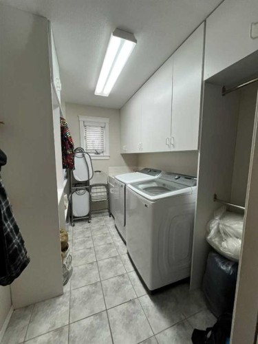 3930 Harmony Place, Taber, AB - Indoor Photo Showing Laundry Room
