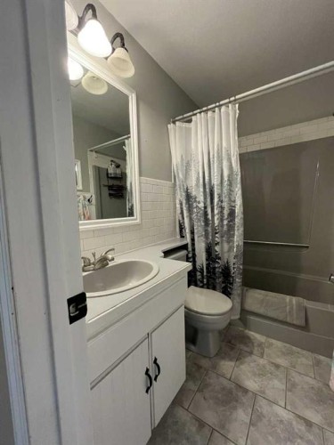 3930 Harmony Place, Taber, AB - Indoor Photo Showing Bathroom