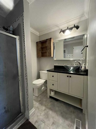 3930 Harmony Place, Taber, AB - Indoor Photo Showing Bathroom