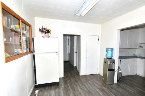 127 2 Street East, Brooks, AB - Indoor