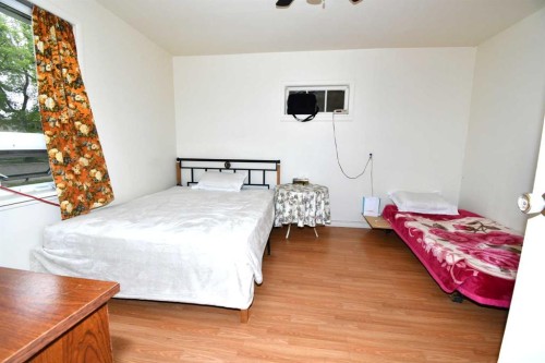 127 2 Street East, Brooks, AB - Indoor Photo Showing Bedroom