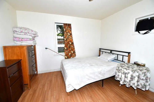 127 2 Street East, Brooks, AB - Indoor Photo Showing Bedroom