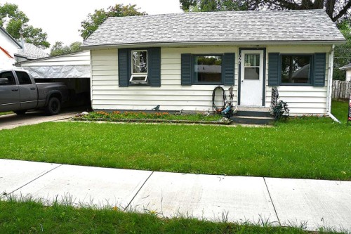 127 2 Street EAST Brooks, AB T1R 0G9