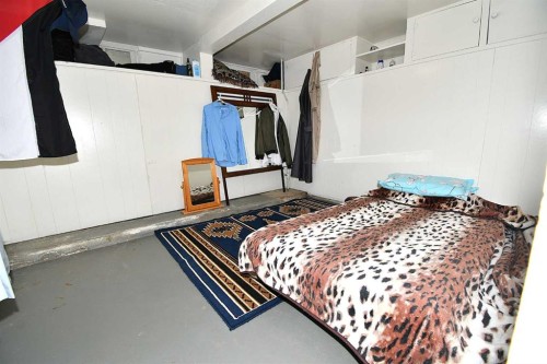 127 2 Street East, Brooks, AB - Indoor Photo Showing Bedroom