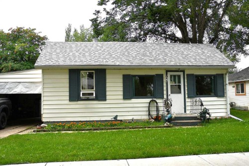 127 2 Street East, Brooks, AB - Outdoor