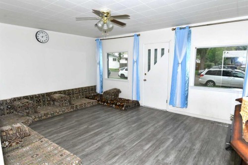 127 2 Street East, Brooks, AB - Indoor