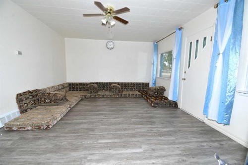 127 2 Street East, Brooks, AB - Indoor Photo Showing Other Room