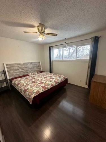 110 4 Avenue East, Oyen, AB - Indoor Photo Showing Bedroom