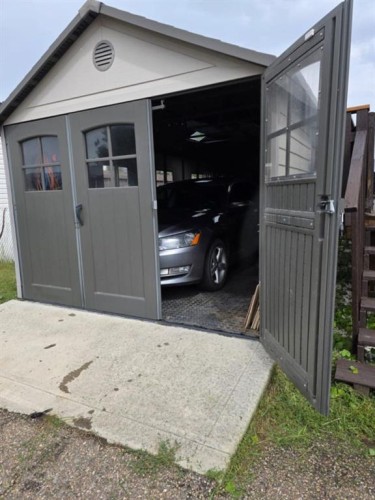 105 Meadowlake Close East, Brooks, AB - Outdoor With Exterior