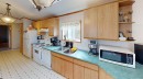 105 Meadowlake Close East, Brooks, AB  - Indoor Photo Showing Kitchen 