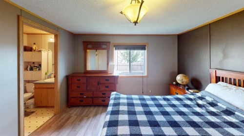 105 Meadowlake Close East, Brooks, AB - Indoor Photo Showing Bedroom