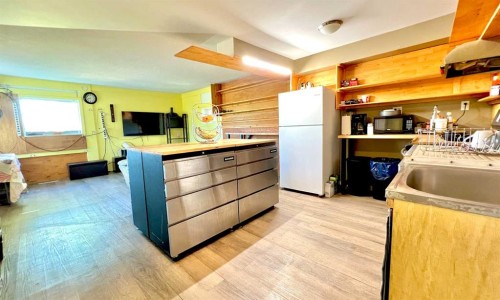 813 Center Street, Hanna, AB - Indoor