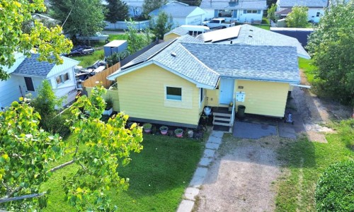 813 Center Street, Hanna, AB - Outdoor