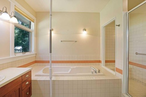 1024 Cassils Road West, Brooks, AB - Indoor Photo Showing Bathroom