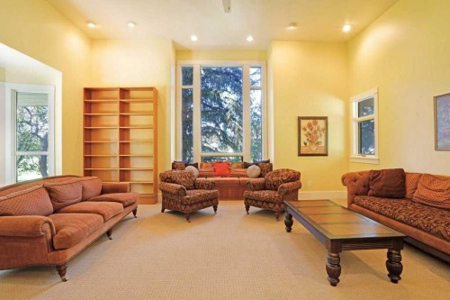 1024 Cassils Road West, Brooks, AB - Indoor Photo Showing Living Room