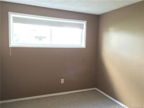 59 Hunts Drive, Drumheller, AB - Indoor Photo Showing Other Room