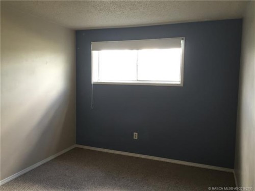 59 Hunts Drive, Drumheller, AB - Indoor Photo Showing Other Room