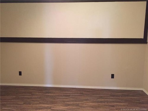 59 Hunts Drive, Drumheller, AB - Indoor Photo Showing Other Room