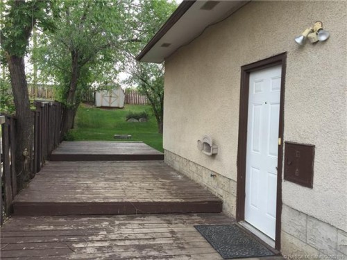 59 Hunts Drive, Drumheller, AB - Outdoor With Exterior