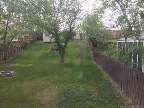 59 Hunts Drive, Drumheller, AB - Outdoor