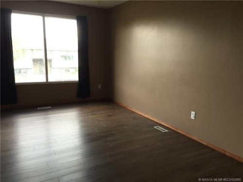 59 Hunts Drive, Drumheller, AB - Indoor Photo Showing Other Room