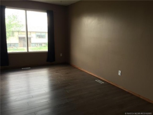 59 Hunts Drive, Drumheller, AB - Indoor Photo Showing Other Room