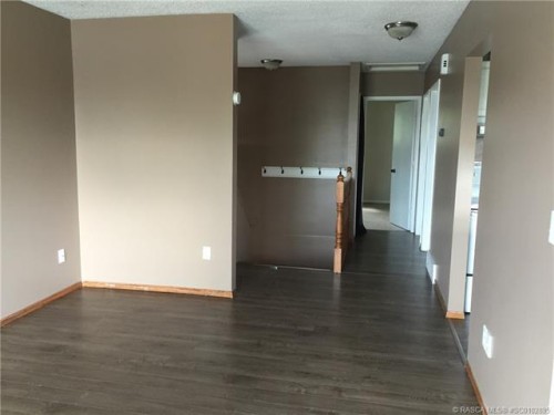 59 Hunts Drive, Drumheller, AB - Indoor Photo Showing Other Room