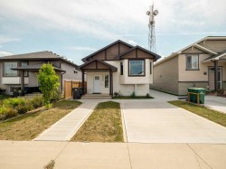 1006 Alice Birch Point NORTH Lethbridge, AB T1H 7B9