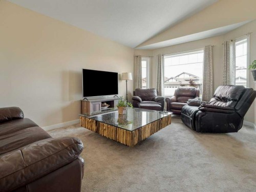 1006 Alice Birch Point North, Lethbridge, AB - Indoor Photo Showing Living Room