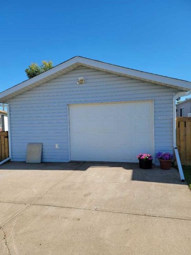 4447 Park Crescent, Coronation, AB - Outdoor
