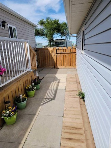 4447 Park Crescent, Coronation, AB - Outdoor With Exterior