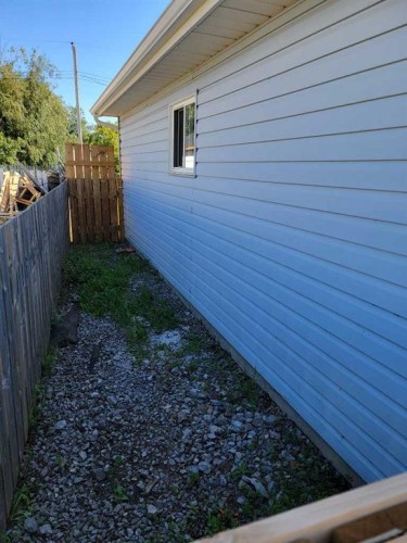 4447 Park Crescent, Coronation, AB - Outdoor