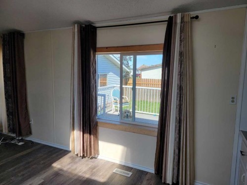 4447 Park Crescent, Coronation, AB - Indoor Photo Showing Other Room