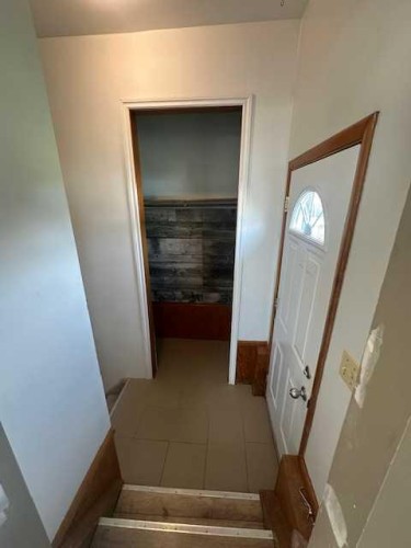 212 5 Avenue Se, Youngstown, AB - Indoor Photo Showing Other Room