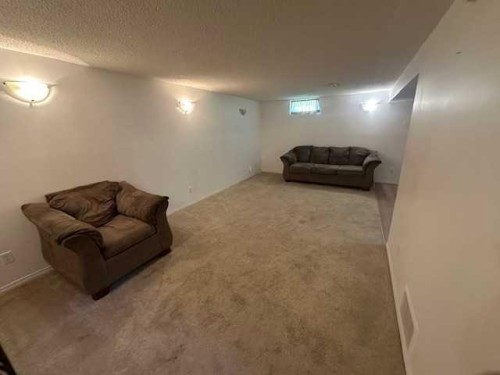 212 5 Avenue Se, Youngstown, AB - Indoor Photo Showing Basement