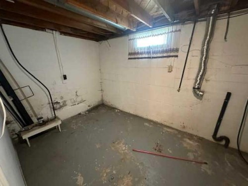 212 5 Avenue Se, Youngstown, AB - Indoor Photo Showing Basement