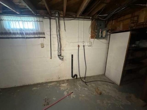212 5 Avenue Se, Youngstown, AB - Indoor Photo Showing Basement