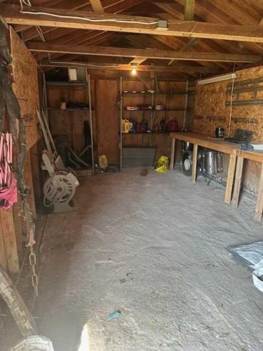 212 5 Avenue Se, Youngstown, AB - Indoor