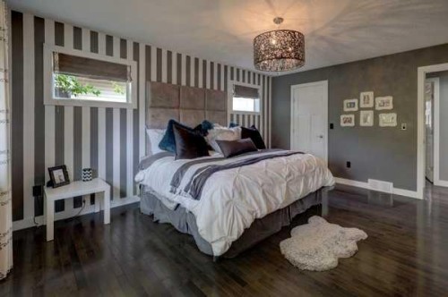 96 Poplar Street, Drumheller, AB - Indoor Photo Showing Bedroom