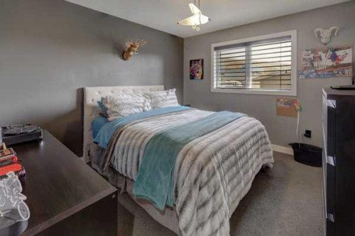 96 Poplar Street, Drumheller, AB - Indoor Photo Showing Bedroom