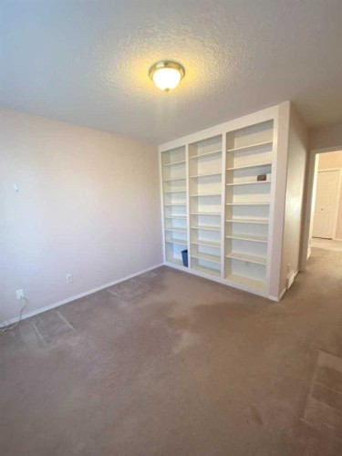 71 Park Place, Brooks, AB - Indoor Photo Showing Other Room