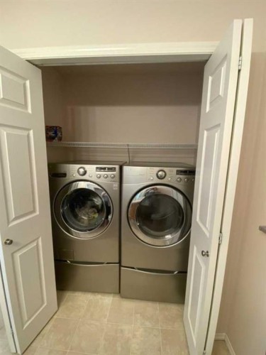 71 Park Place, Brooks, AB - Indoor Photo Showing Laundry Room