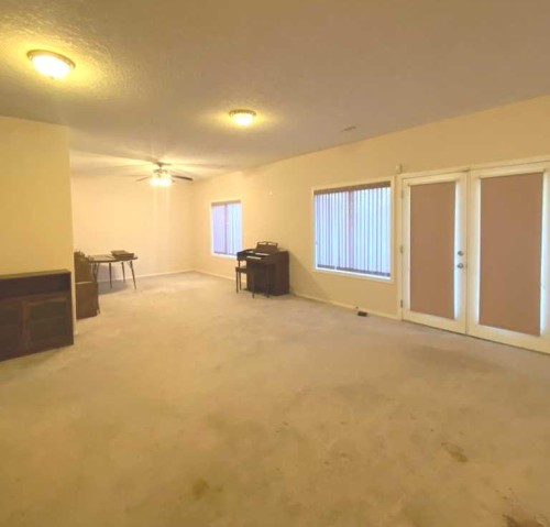 71 Park Place, Brooks, AB - Indoor Photo Showing Other Room