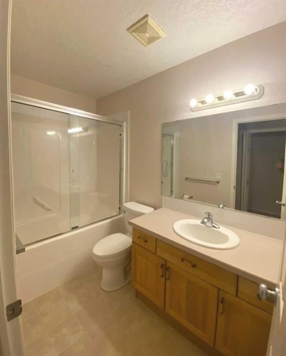 71 Park Place, Brooks, AB - Indoor Photo Showing Bathroom