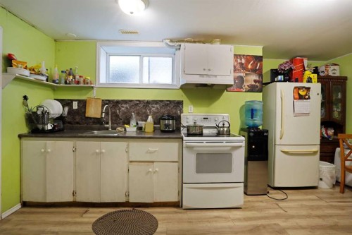 60 Pleasant Park Road West, Brooks, AB - Indoor Photo Showing Kitchen