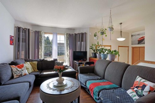 60 Pleasant Park Road West, Brooks, AB - Indoor Photo Showing Living Room